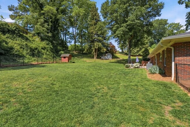 Building Photo - 1338 Northwood Cir NE