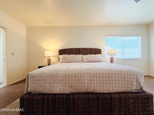 Building Photo - 1465 W Bridalveil Pl