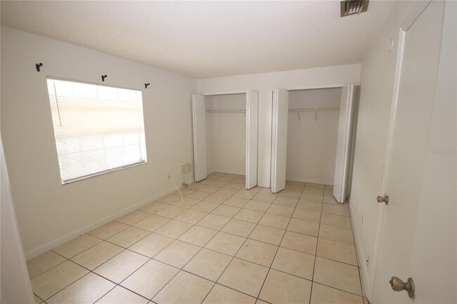 Building Photo - 3249 Bloomingdale Villas Ct