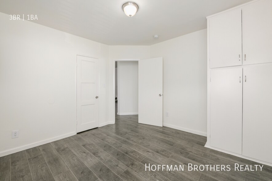 Building Photo - 6043 Eleanor Ave