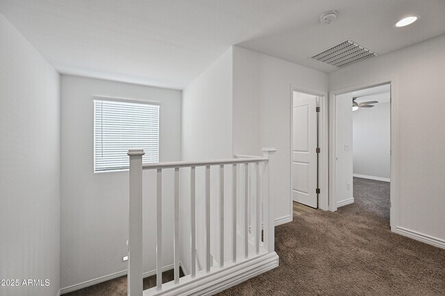 Building Photo - 14435 W El Cortez Pl