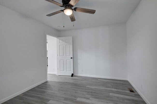 Building Photo - 2123 S Porter Ave