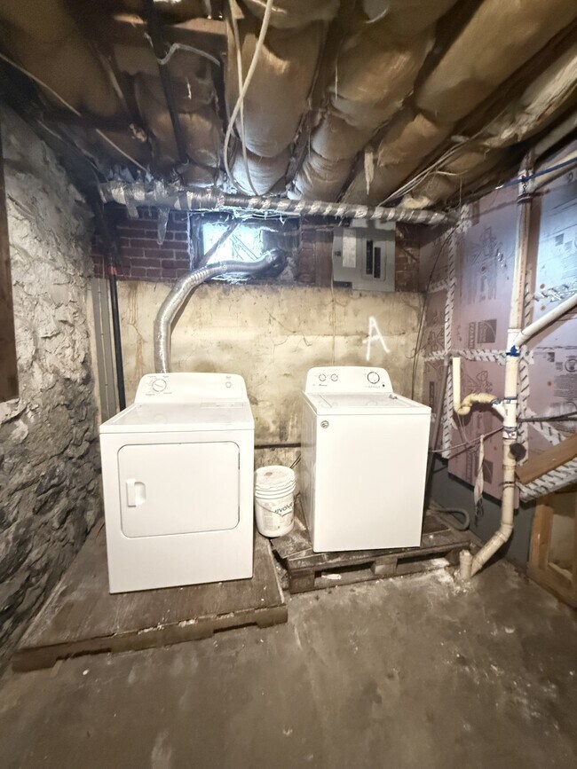 Building Photo - 3005 Derry St