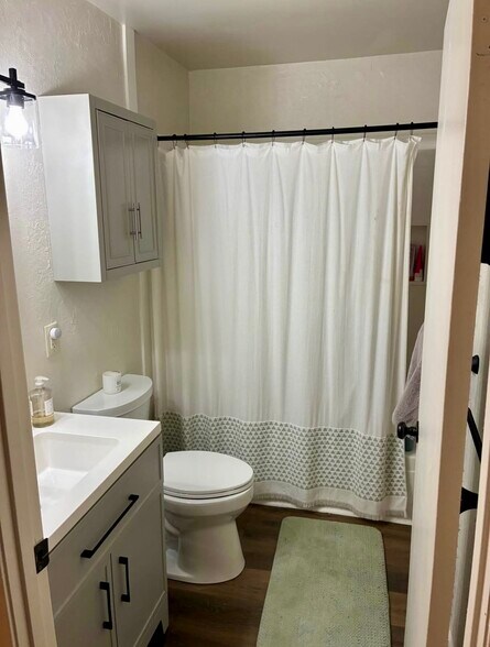 Bath - 58 N Reed Ave