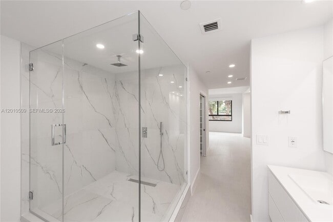 Building Photo - 151 Crandon Blvd