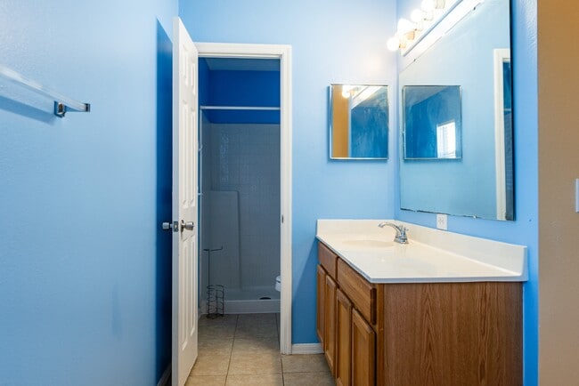 Building Photo - Spacious 4-Bed Groveland Home with Attached Garage, Central Air, and Private Patio