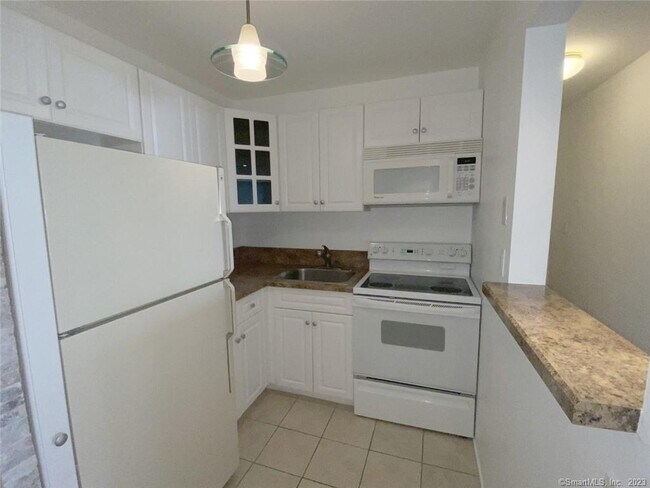 Building Photo - 637 Cove Rd