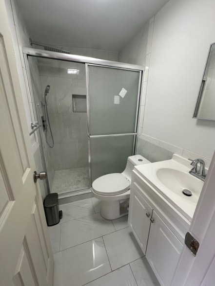 Building Photo - 1xxx Jarvis Ave