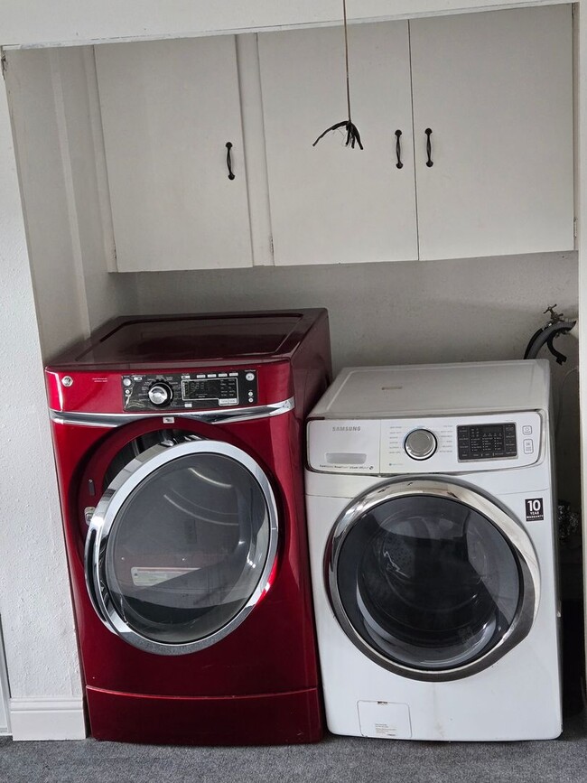 Building Photo - HUGE Bonus room ! Remodeled !  Hardwood Flooring Throughout & New Carpet in Bedrooms, Tile, Grani...