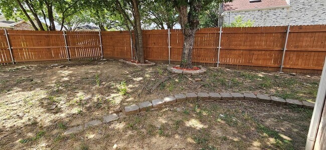 Building Photo - 12718 Hilltop Dr