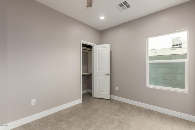 Building Photo - 2336 E Harvard St