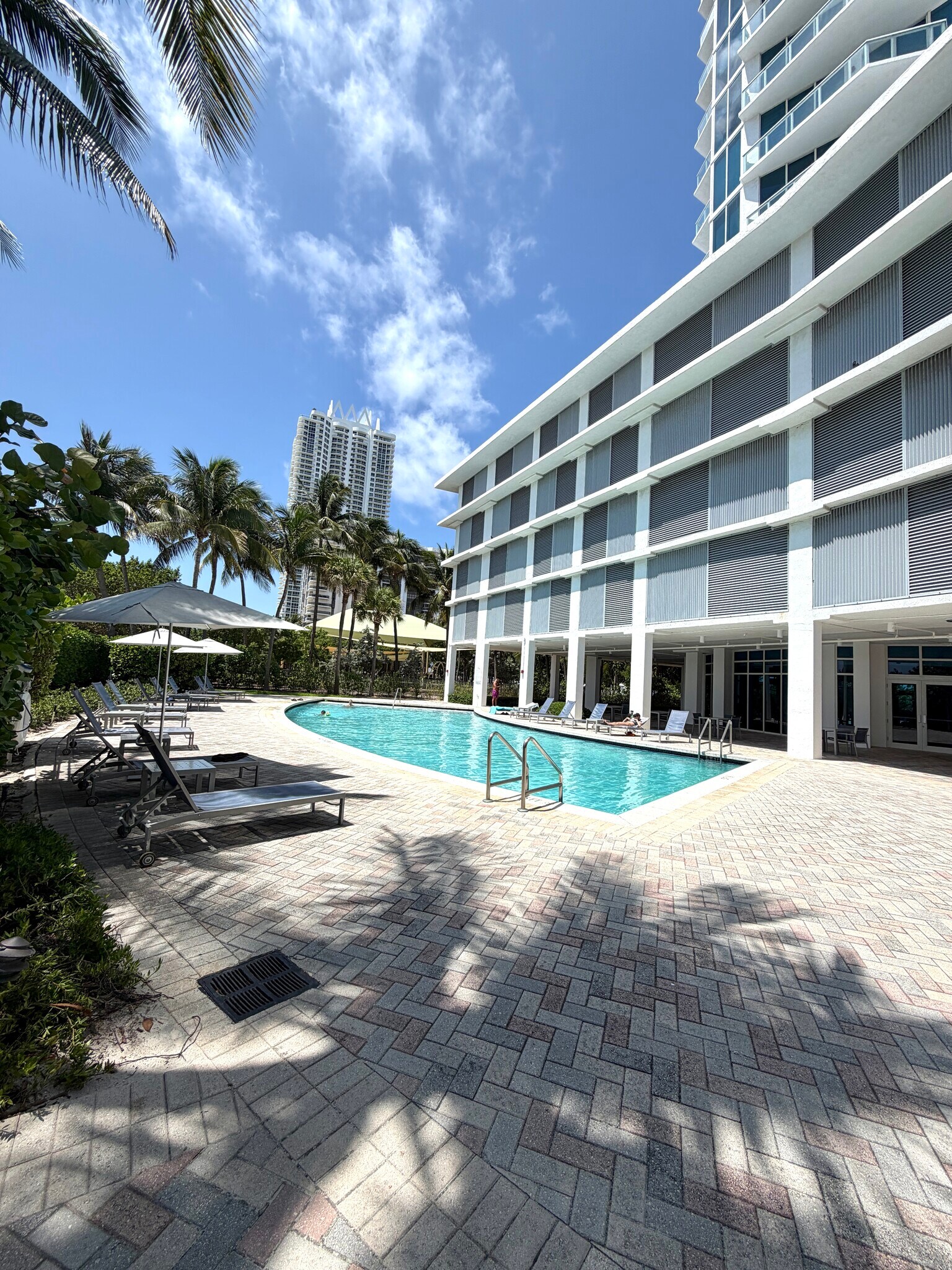Building Photo - 6515 Collins Ave