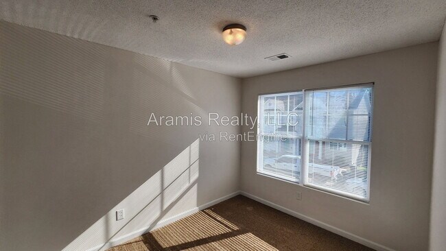 Building Photo - 2847 Laurel Ridge Cir