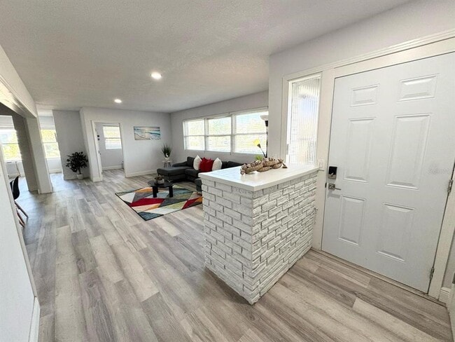 Building Photo - 2326 S Peninsula Dr