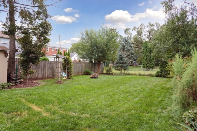 Building Photo - 2107 Schlimgen Ave