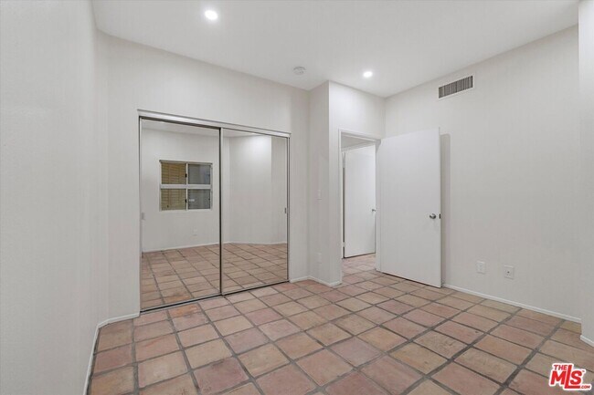 Building Photo - 235 Main St