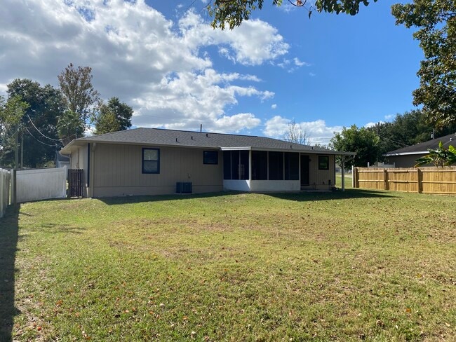Building Photo - 5 Teak Loop Ln