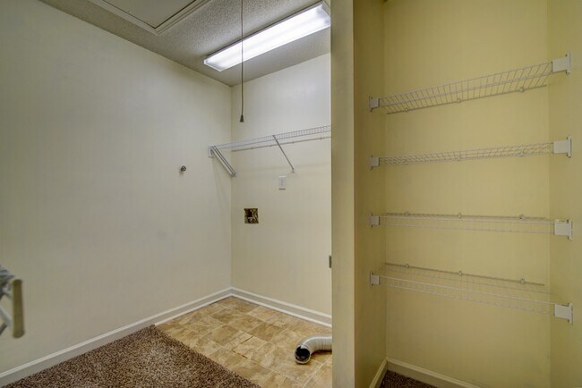 Building Photo - Large 2 BR, 2 BA Dual Master Suite in Boiling Springs Convenient to Shopping, Dining, Easy Access...