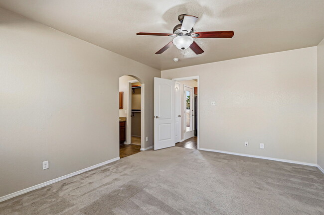Building Photo - 2300 Glitter Point