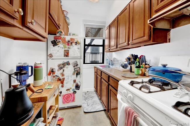 Building Photo - 7 Greenridge Ave