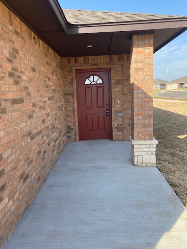 Building Photo - Brand new construction! 3br 2ba duplex wit...