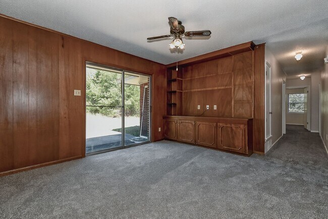 Building Photo - 1208 Yellowstone St