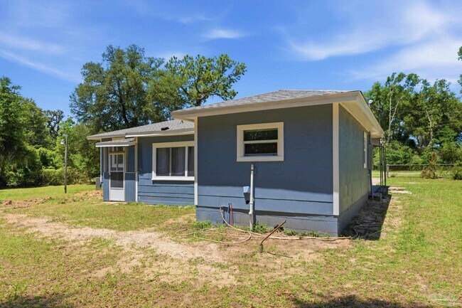 Building Photo - 525 Pelham Rd