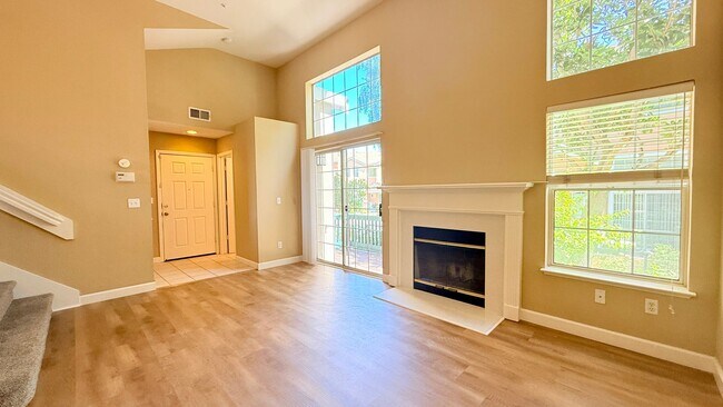 Building Photo - 401 Skylark Ct