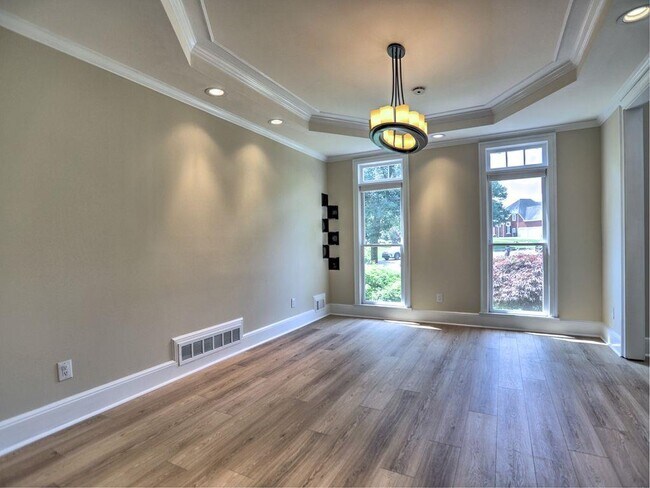 Building Photo - 3237 Waldwick Way SE