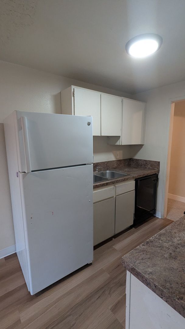 Building Photo - 14616 NE Coast Pine Ct