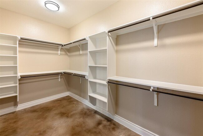 Building Photo - 123 Kikipua