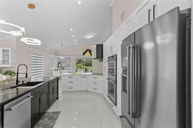 Building Photo - 1530 Lacosta Dr W