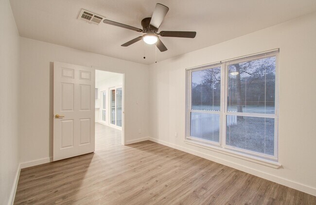 Building Photo - 523 Brandon Rd