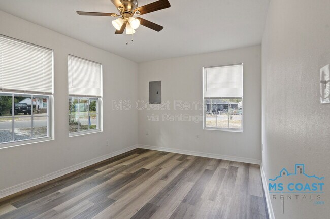 Building Photo - 340 Hiller Dr