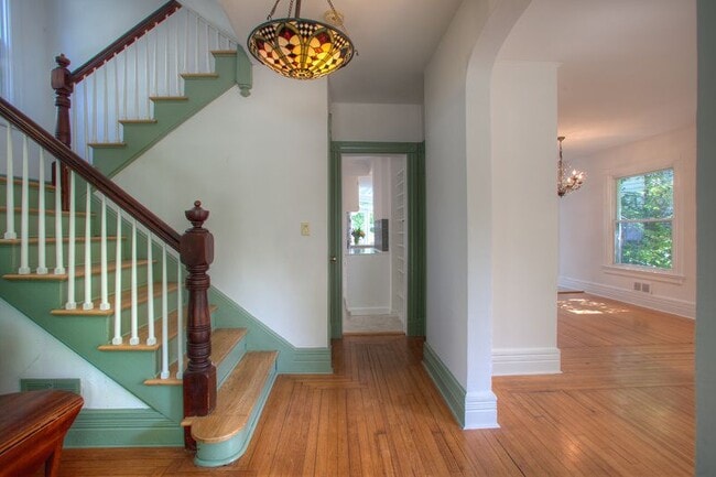 Building Photo - 82 Elm St