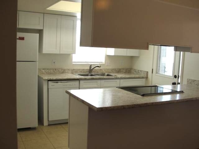 Duplex #2 Kitchen Remodeled - 121 E 14th Pl