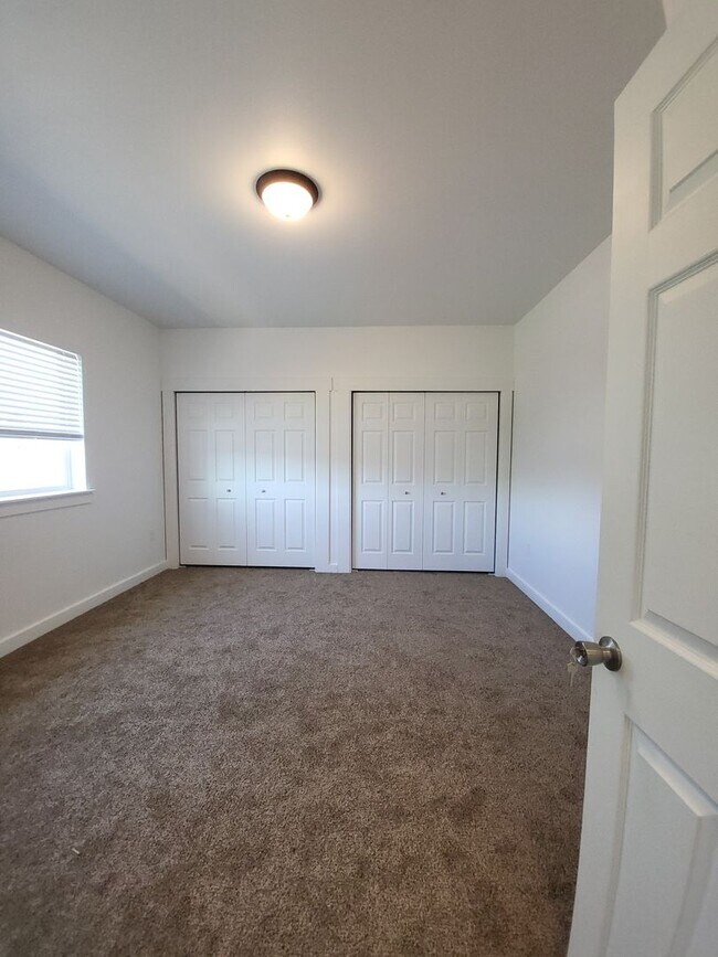 Building Photo - 683 Bryden Ave