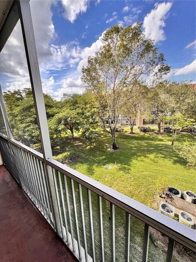 Building Photo - 13355 SW 9th Ct