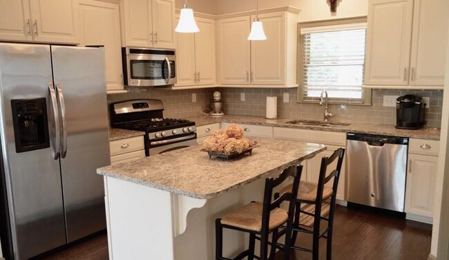 Building Photo - 1719 Creekside Dr