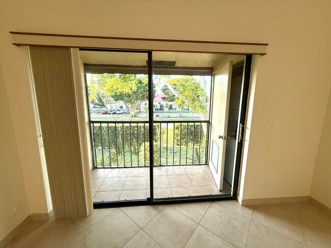 Building Photo - 6649 Somerset Dr