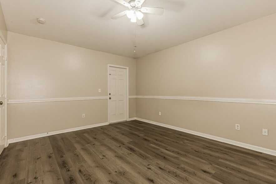 Building Photo - 1702 Erin Brooke Dr