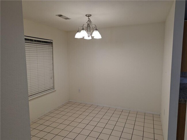 Building Photo - 2082 E Farr Ln