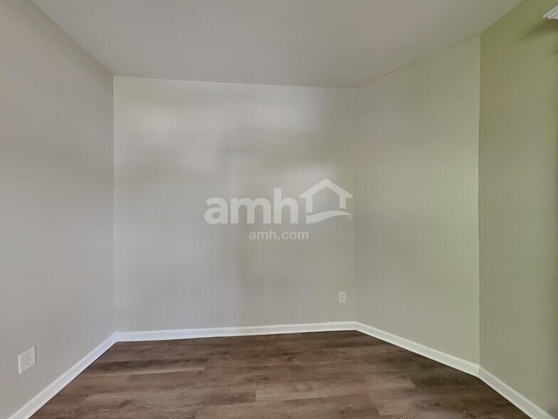 Building Photo - 2001 Moonstone Ln