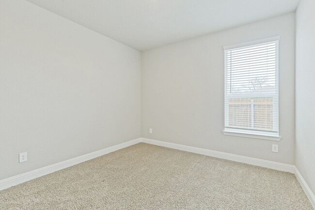 Building Photo - Bright, Brand-New Living in Denton’s Eagle Cree