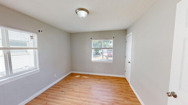 Building Photo - 388 S Powell Ave