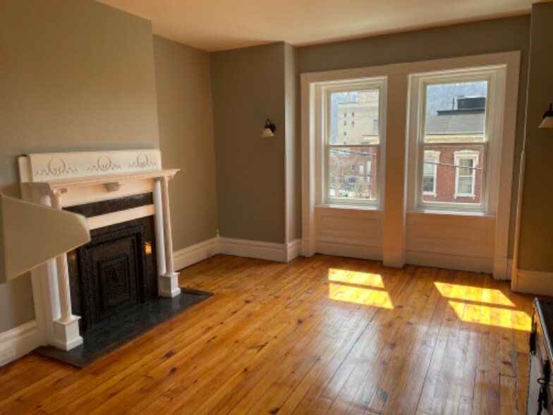 Building Photo - 99 12th St