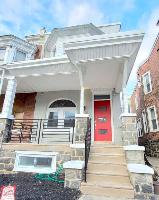 Building Photo - 5425 Catharine St