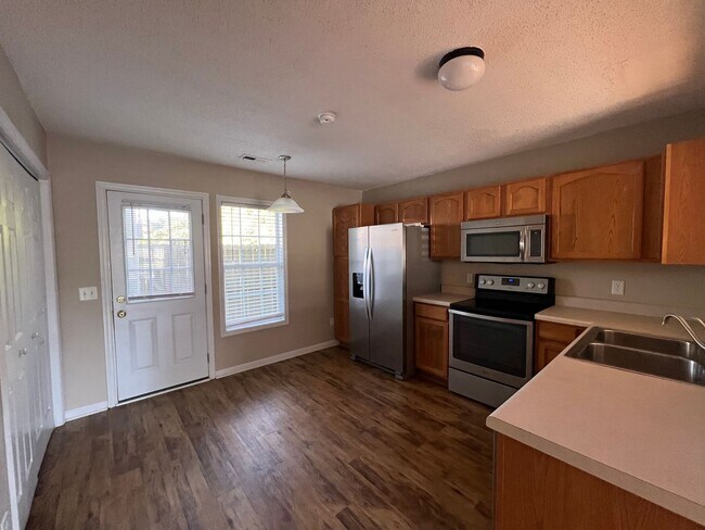 Building Photo - 216 Palace Cir