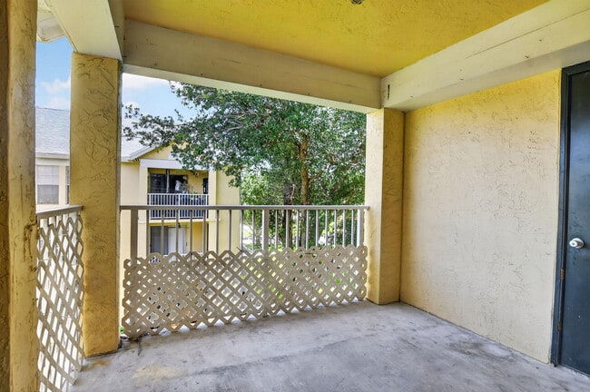 Building Photo - 6323 La Costa Dr