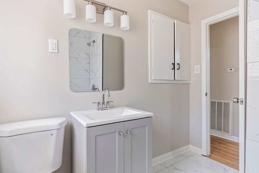 Building Photo - 1455 Marilyn Dr